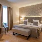 Hospes Palacio De Arenales & מלון Caces