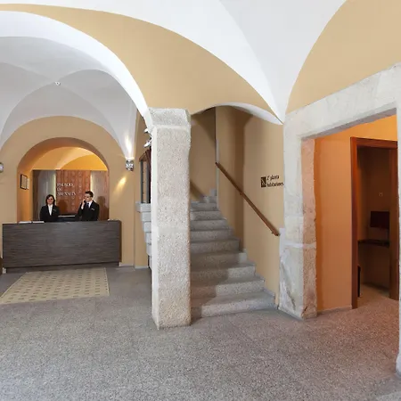 Hospes Palacio De Arenales & מלון Caces
