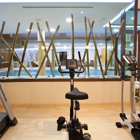 Отель Hospes Palacio De Arenales & Касерес